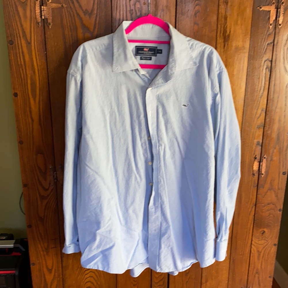 Light blue Vineyard vines men’s button down shirt